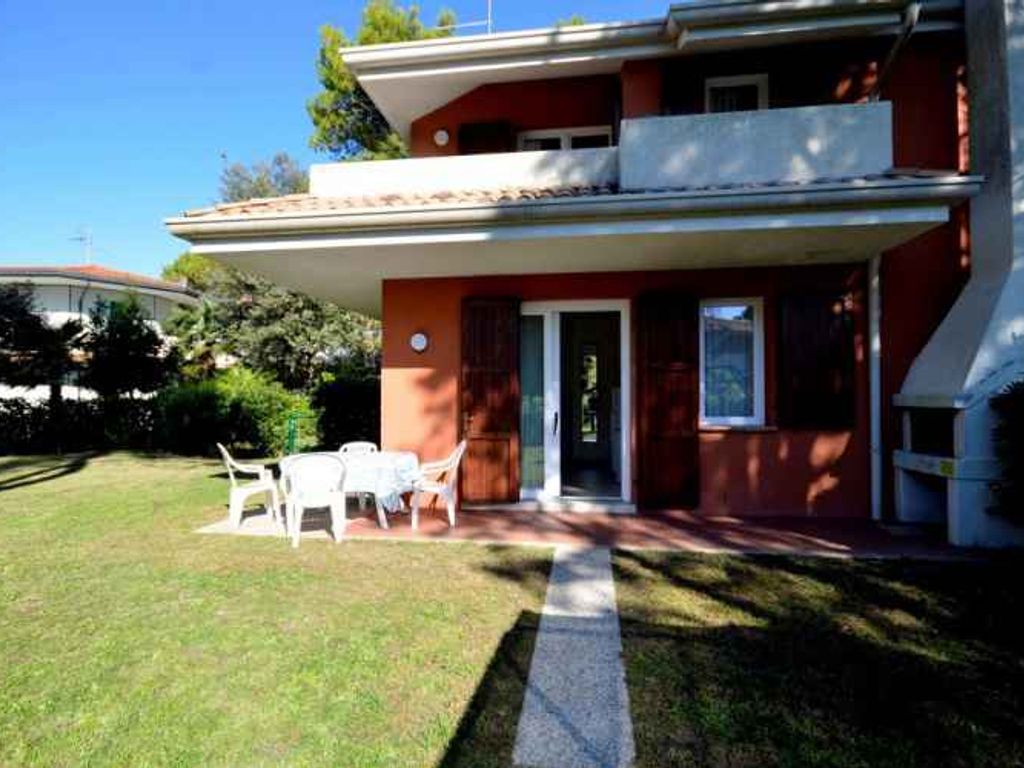 Ferienwohnung mit Klimaanlage, Terrasse und Garten