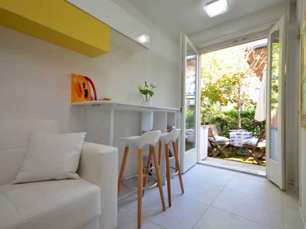Ferienwohnung mit Klimaanlage, Terrasse und Garten