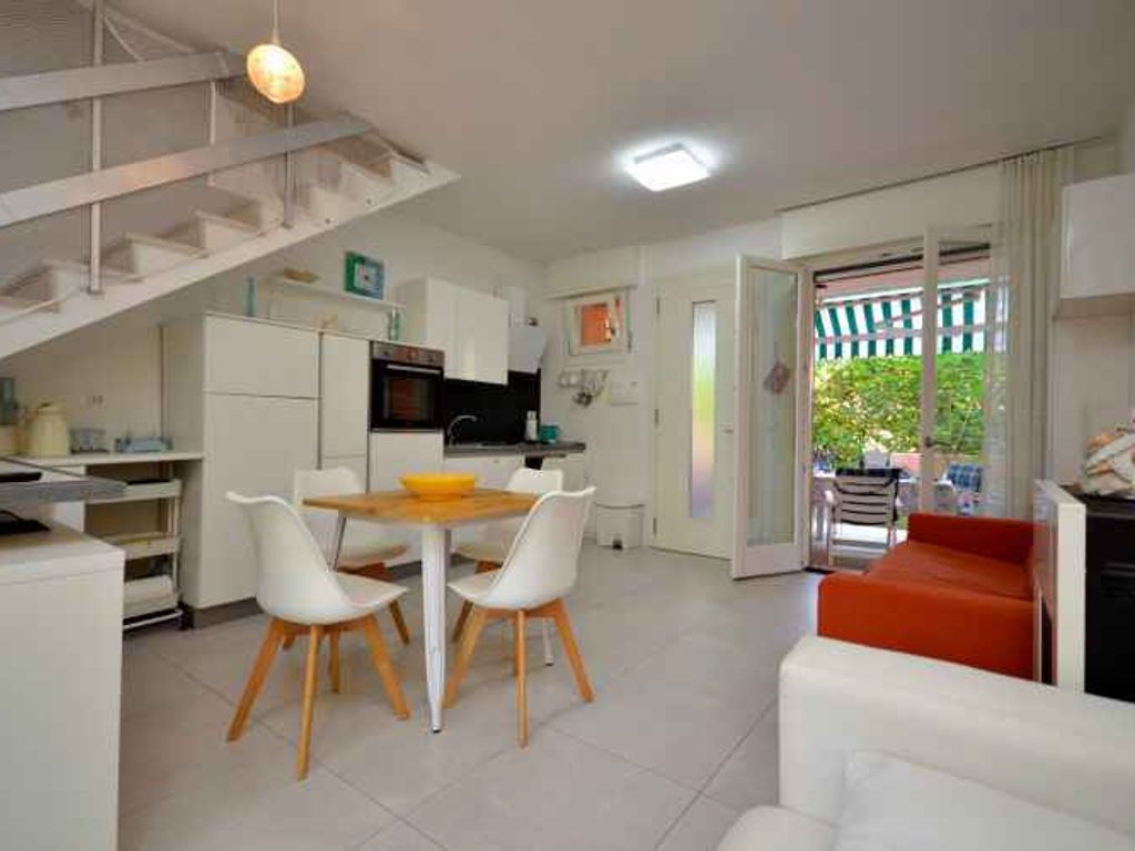 Ferienwohnung mit Klimaanlage, Terrasse und Garten