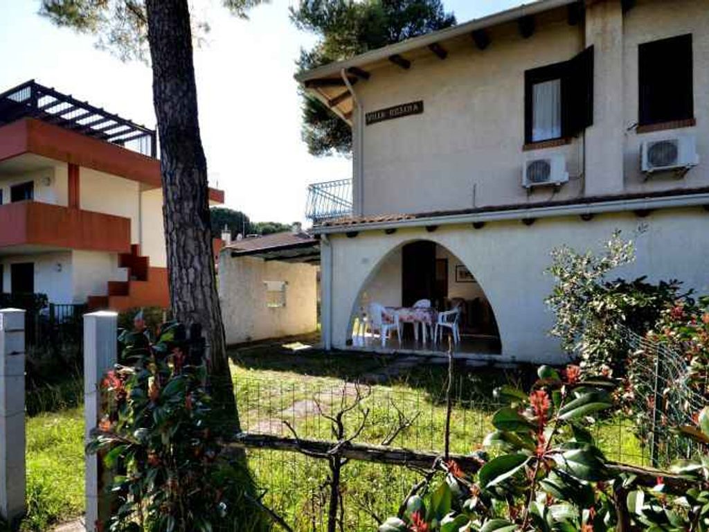 Ferienwohnung mit Klimaanlage, Terrasse und Garten