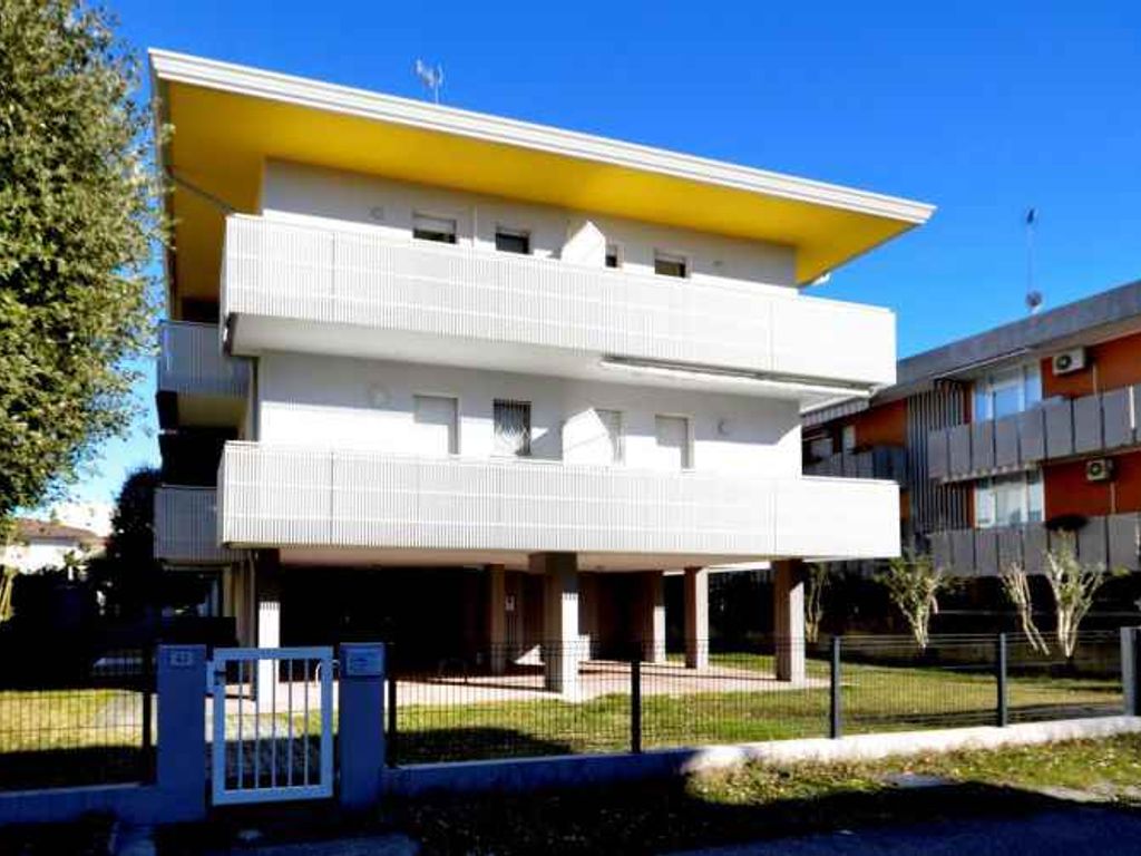 Ferienwohnung mit Klimaanlage und Balkon