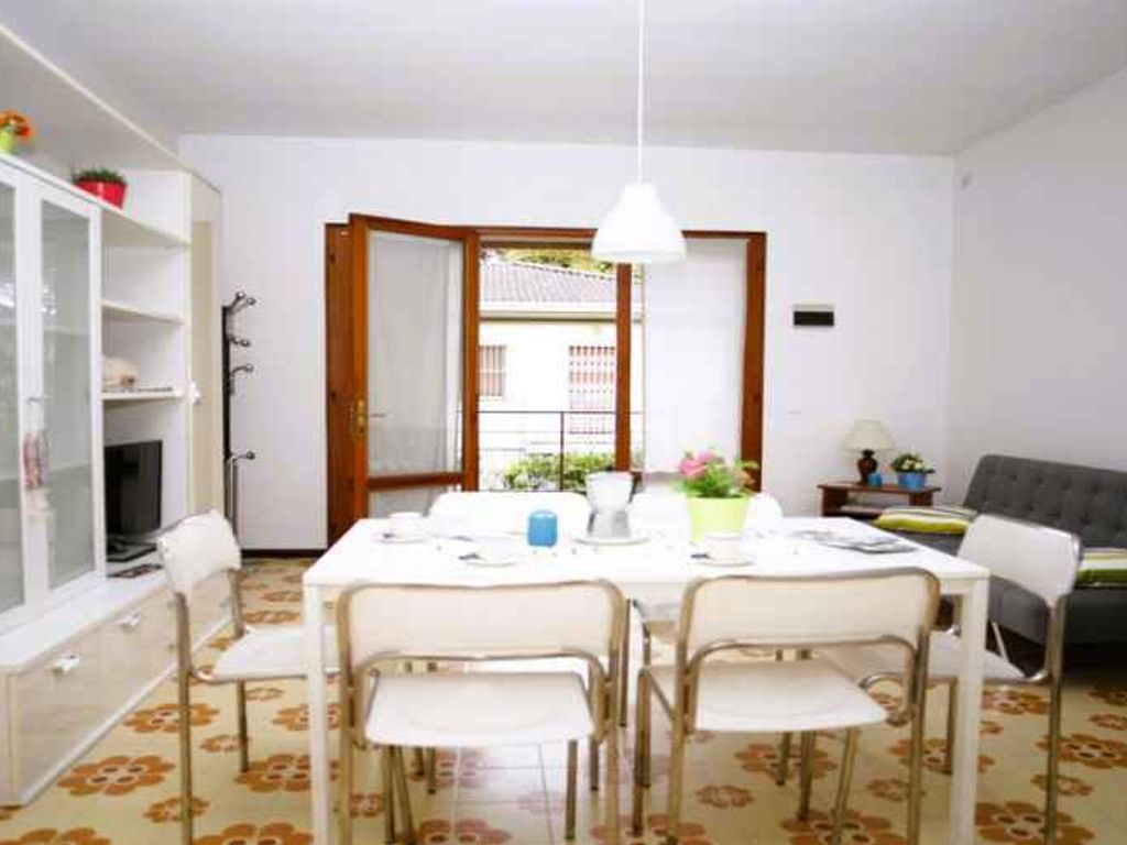 Ferienwohnung mit Klimaanlage und Balkon