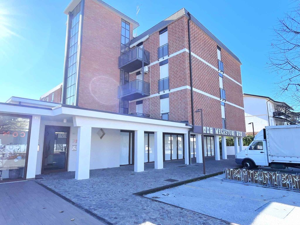 Ferienwohnung mit Klimaanlage und Balkon