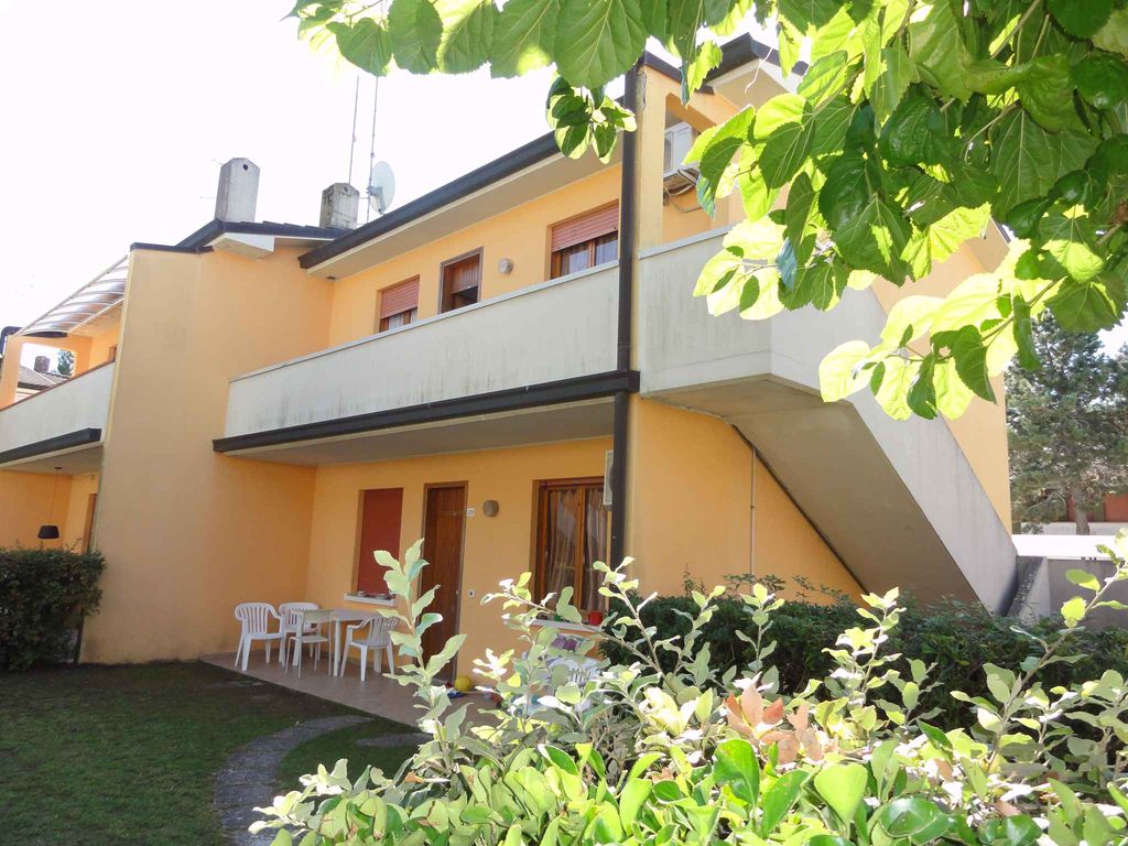 Ferienwohnung mit Swimmingpool und Parkplätzen