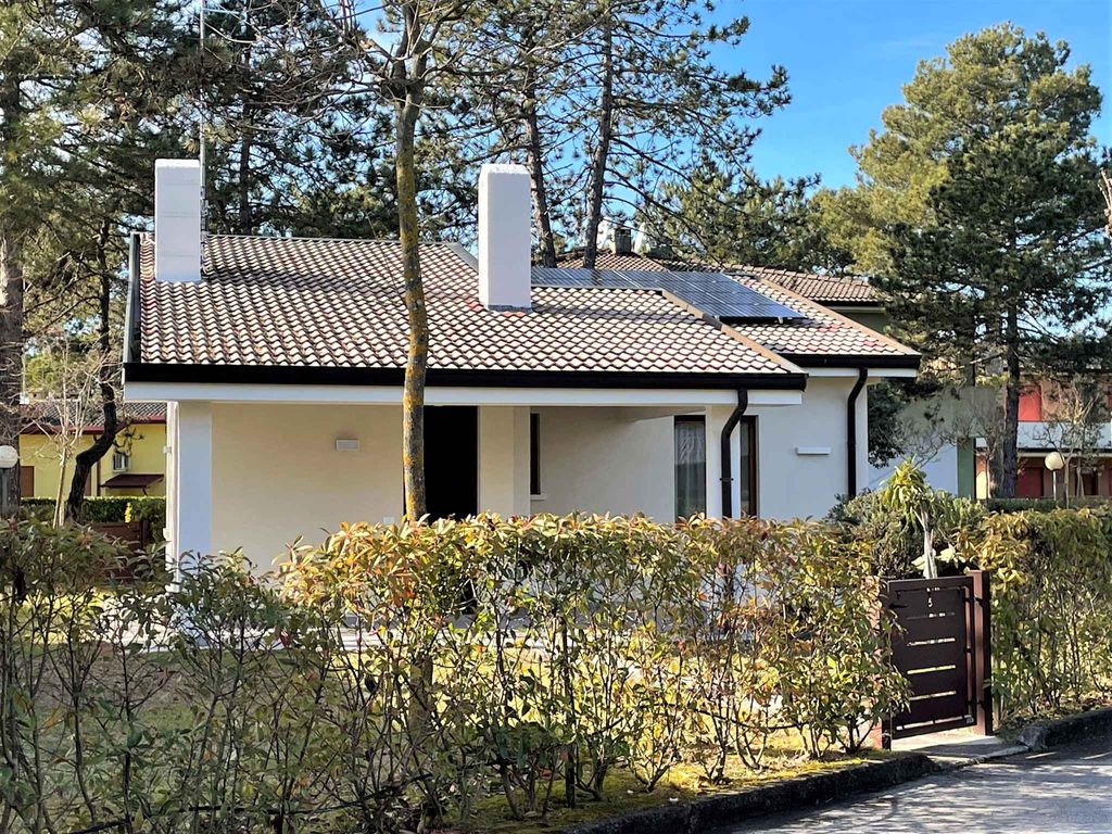 Villa mit großem Garten und Swimmingpool