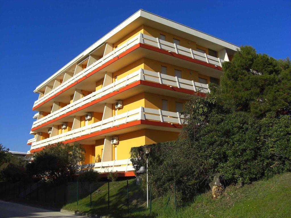 Ferienwohnung mit Klimaanlage und Balkon