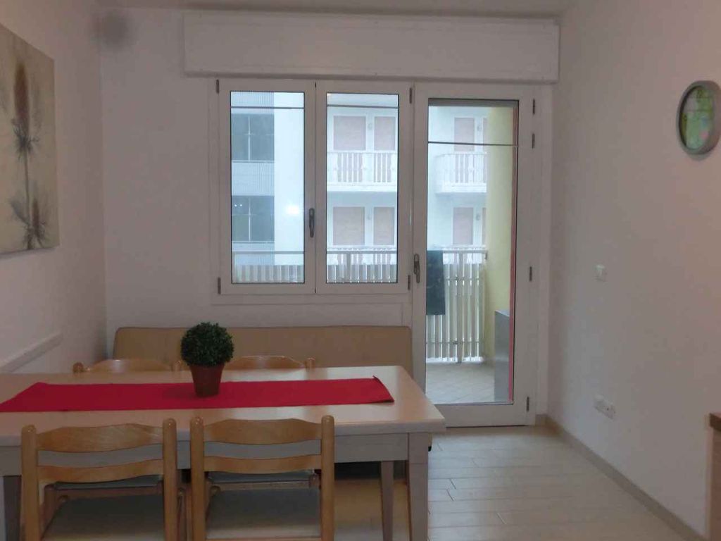 Ferienwohnung mit Klimaanlage und Balkon