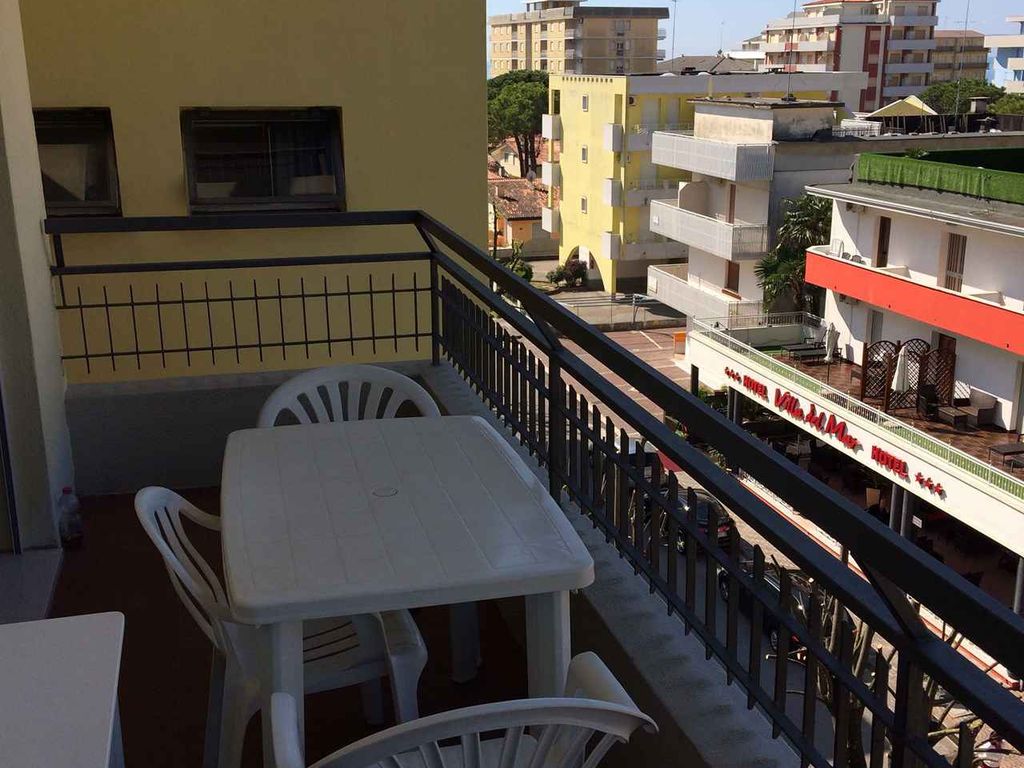 Ferienwohnung mit Klimaanlage und Balkon