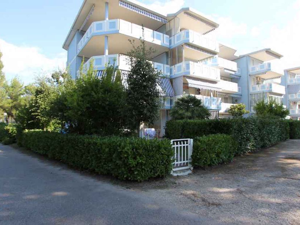 Ferienwohnung mit Klimaanlage, Terrasse und Pool