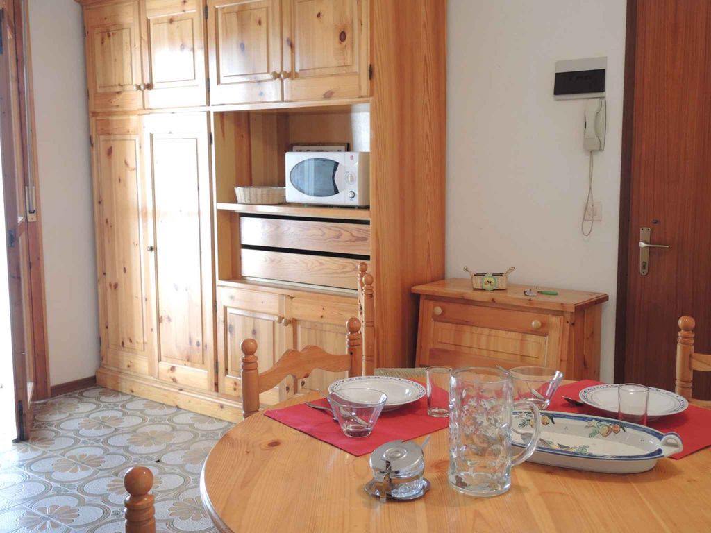 Ferienwohnung mit Klimaanlage, Terrasse und Pool