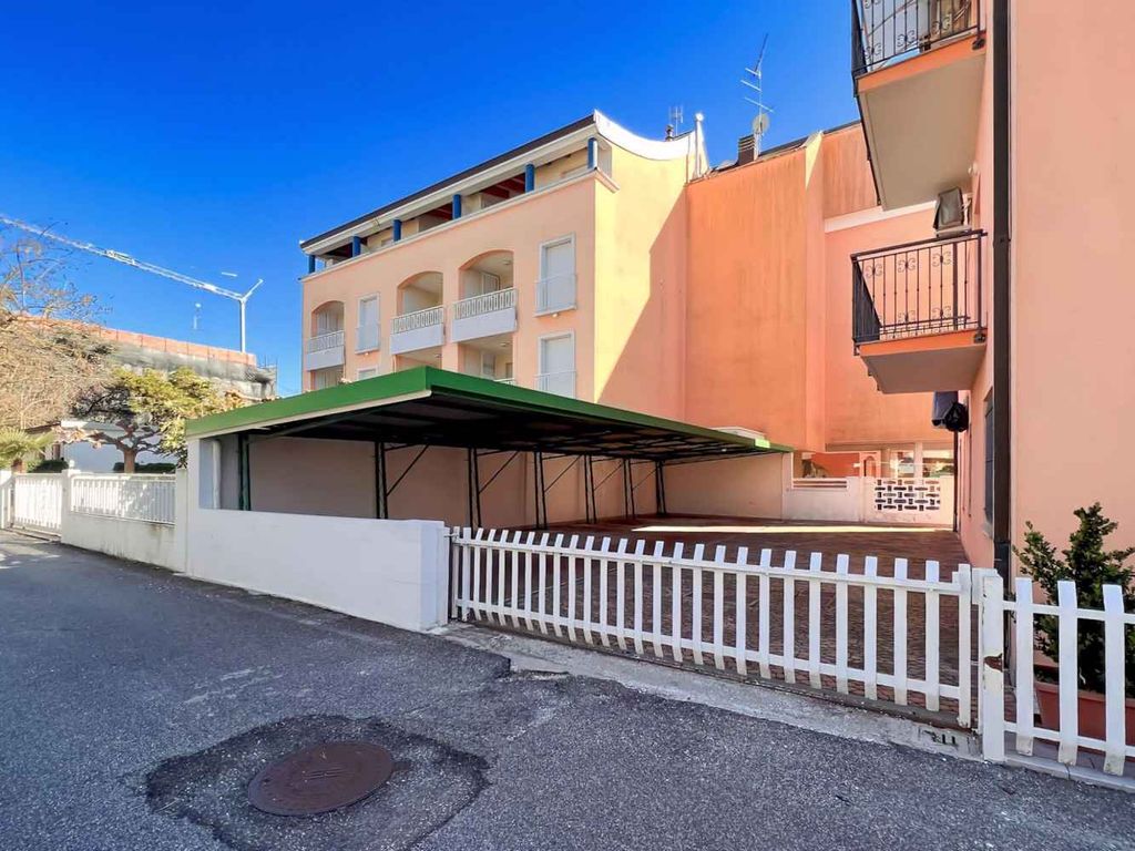 Ferienwohnung mit Klimaanlage und Balkon