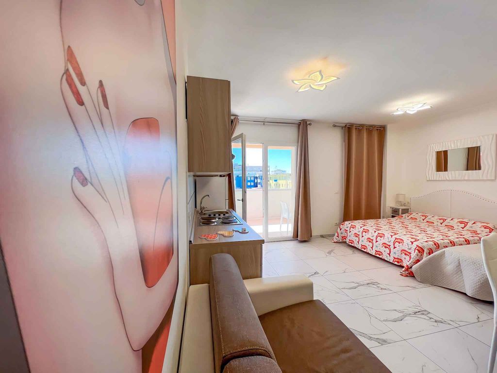 Ferienwohnung mit Balkon und Klimaanlage