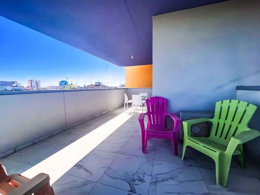 Studio mit Balkon und Klimaanlage