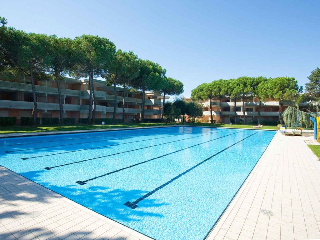 Ferienwohnung mit Balkon und Pool