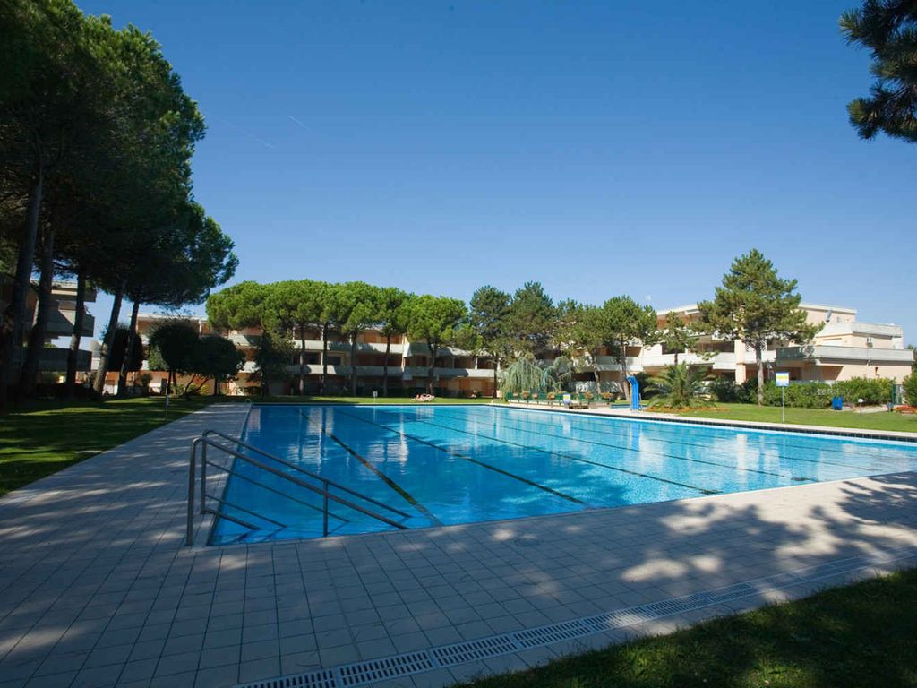 Ferienwohnung mit Balkon und Pool
