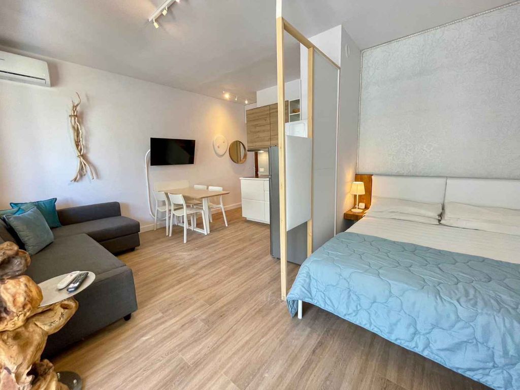 Studio gegenüber dem Strand