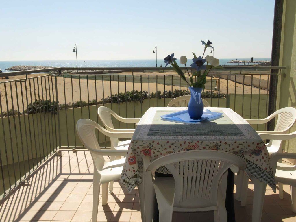 Ferienwohnung mit Balkon direkt am Strand
