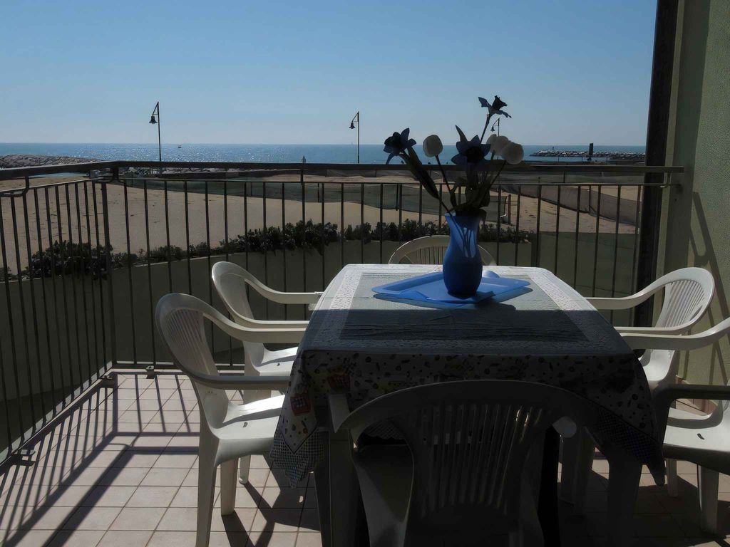 Ferienwohnung mit Balkon direkt am Strand