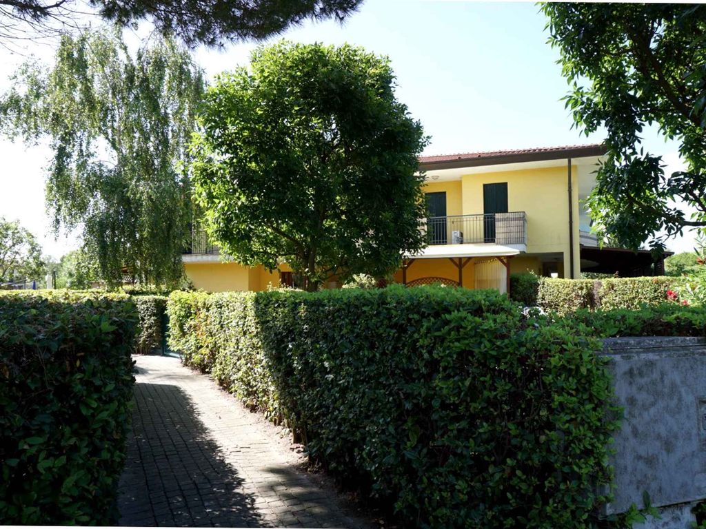 Ferienwohnung mit Balkon und Pool