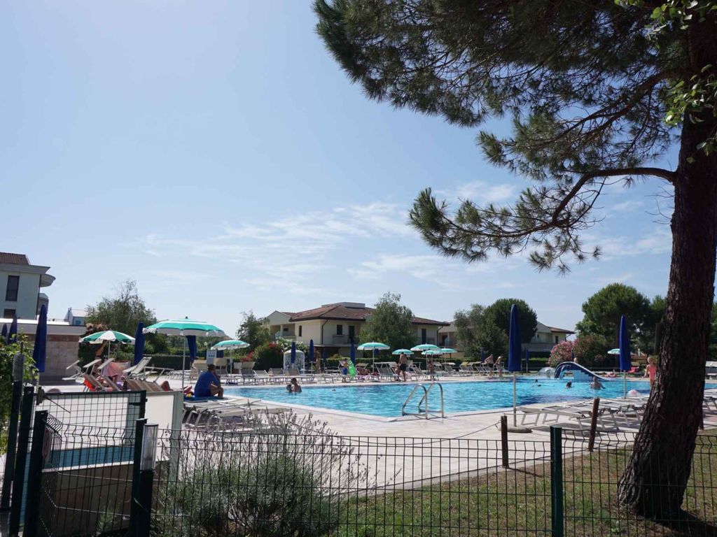 Ferienwohnung mit Balkon und Pool