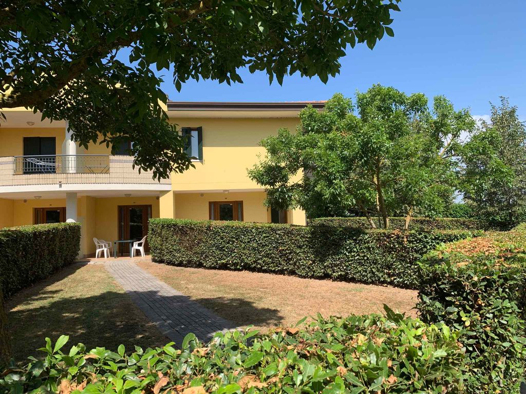 Ferienwohnung mit Balkon und Pool