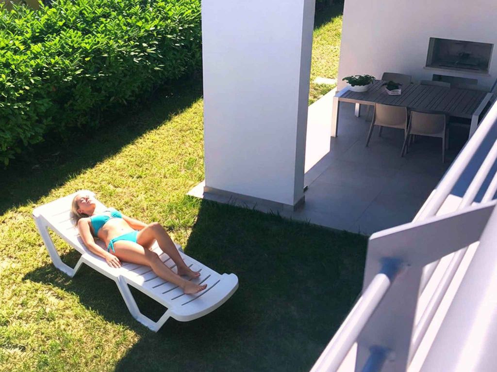 Ferienwohnung mit Klimaanlage, Terrasse und Garten