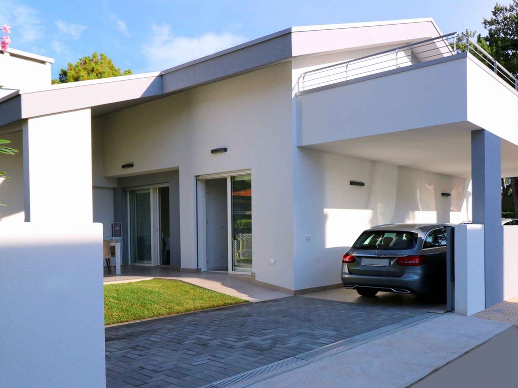 Ferienwohnung mit Klimaanlage, Terrasse und Garten