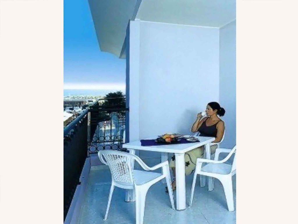 Studio mit Klimaanlage, Balkon und Pool