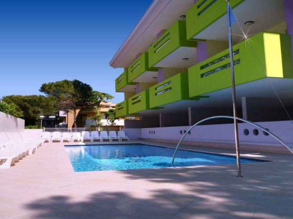 Ferienwohnung mit Klimaanlage, Balkon und Pool