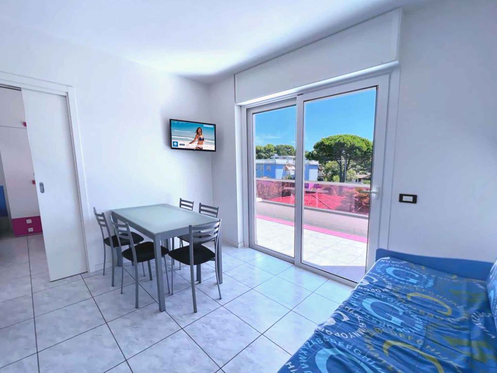 Ferienwohnung mit Klimaanlage, Balkon und Pool