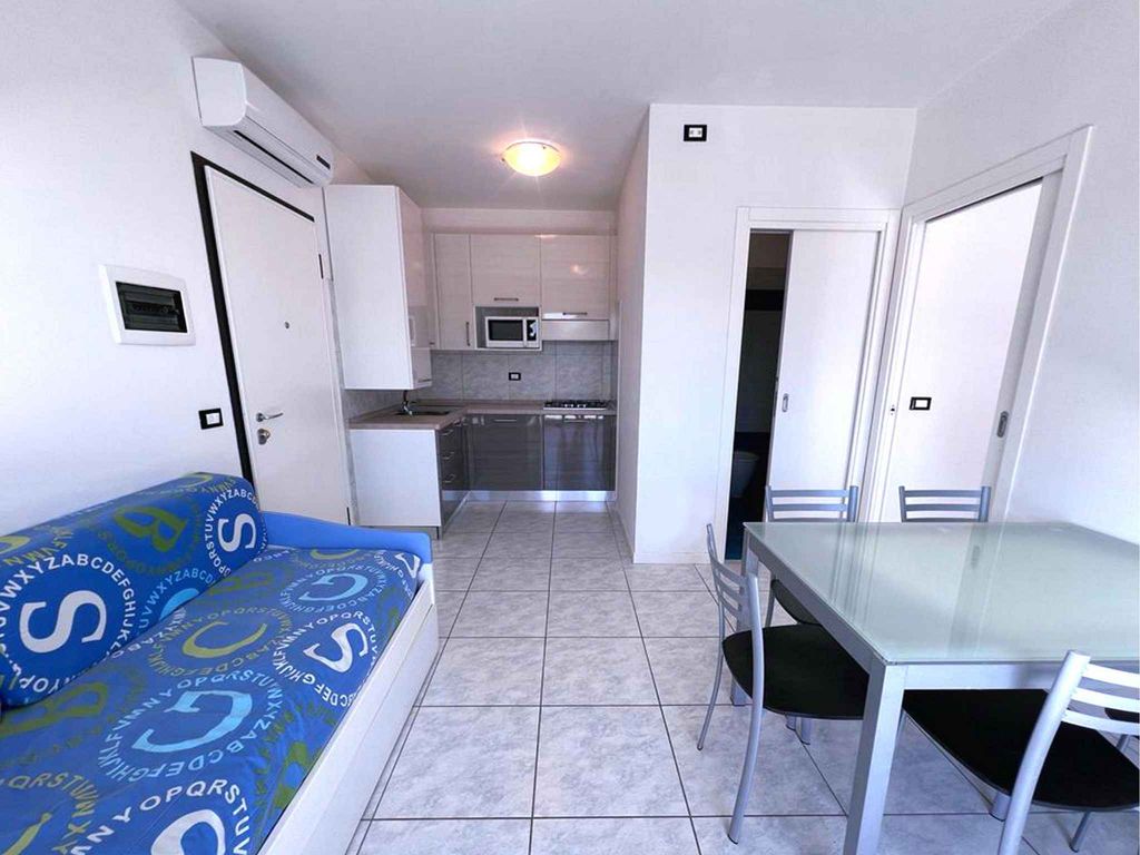 Ferienwohnung mit Klimaanlage, Balkon und Pool