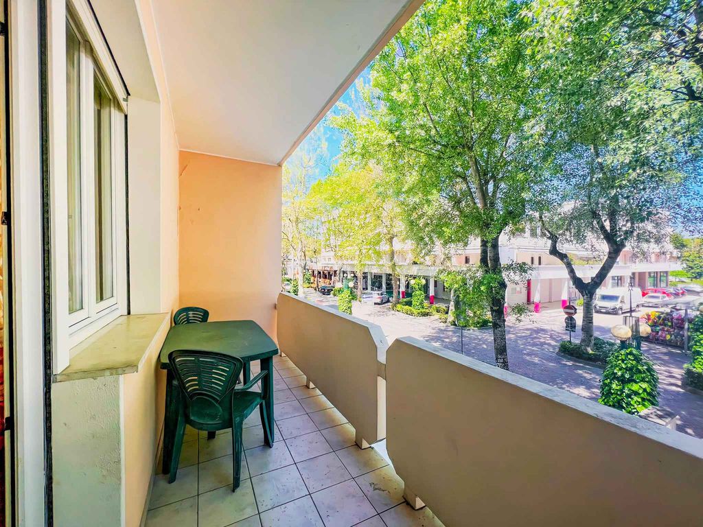 Ferienwohnung mit Klimaanlage und Balkon