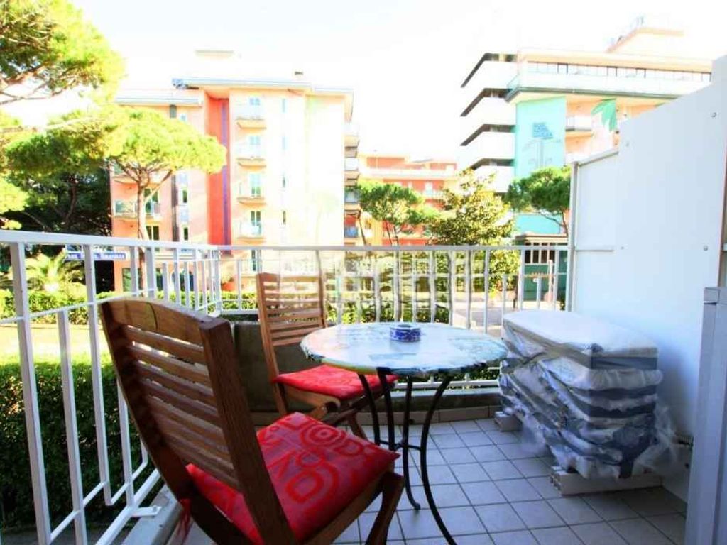Studio mit Klimaanlage und Balkon mit seitlichem Meerblick
