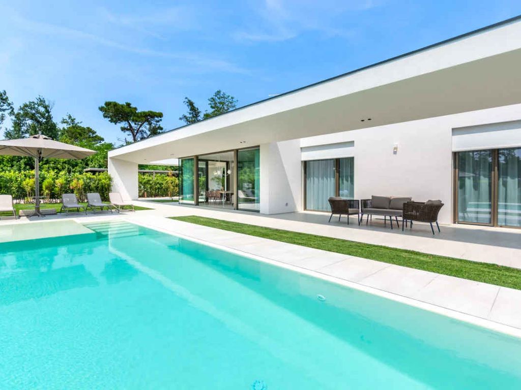 Villa luxuriös mit Infinity Pool
