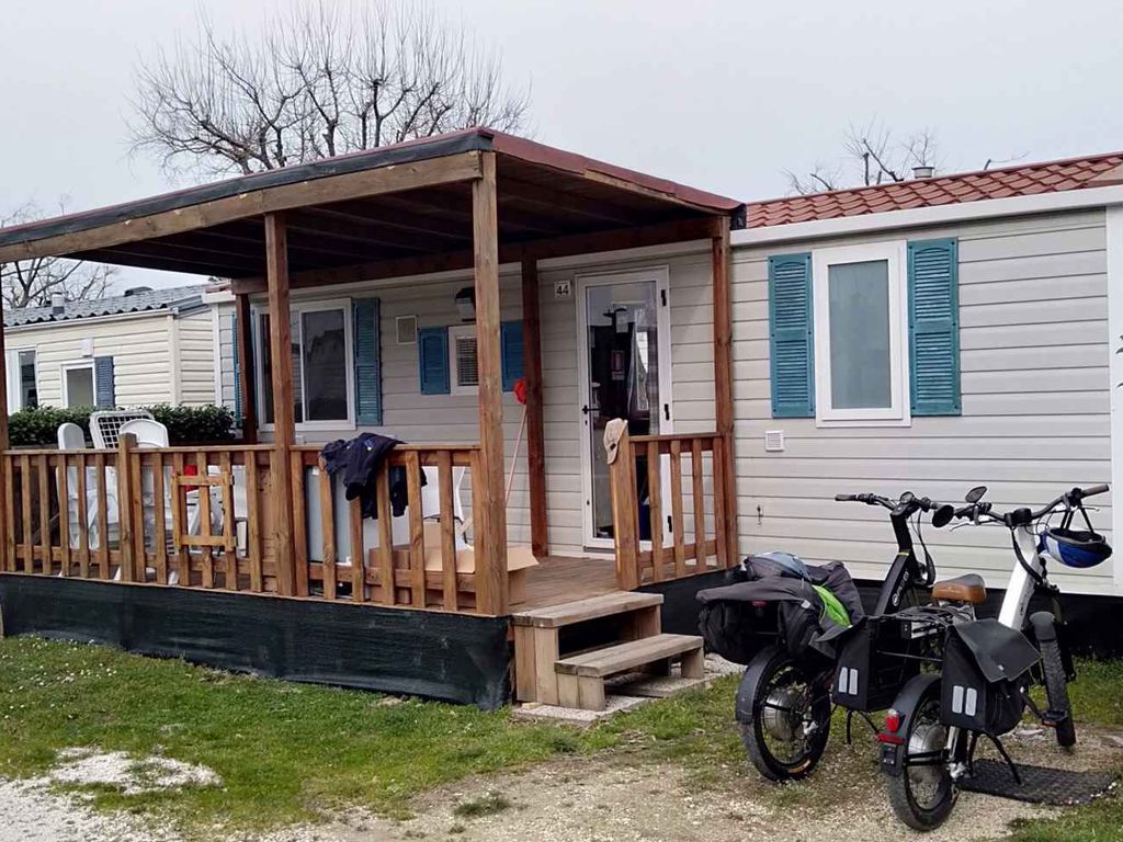 Mobilehome mit Klimaanlage, Terrasse und Pool