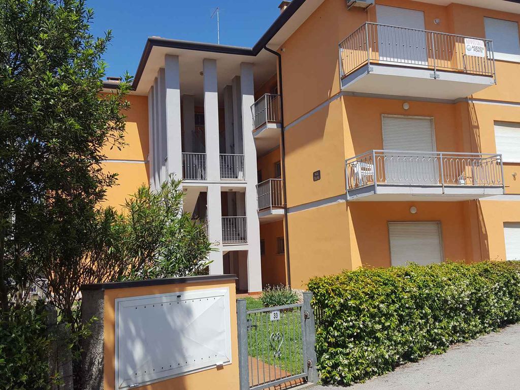 Ferienwohnung mit Klimaanlage und Balkon