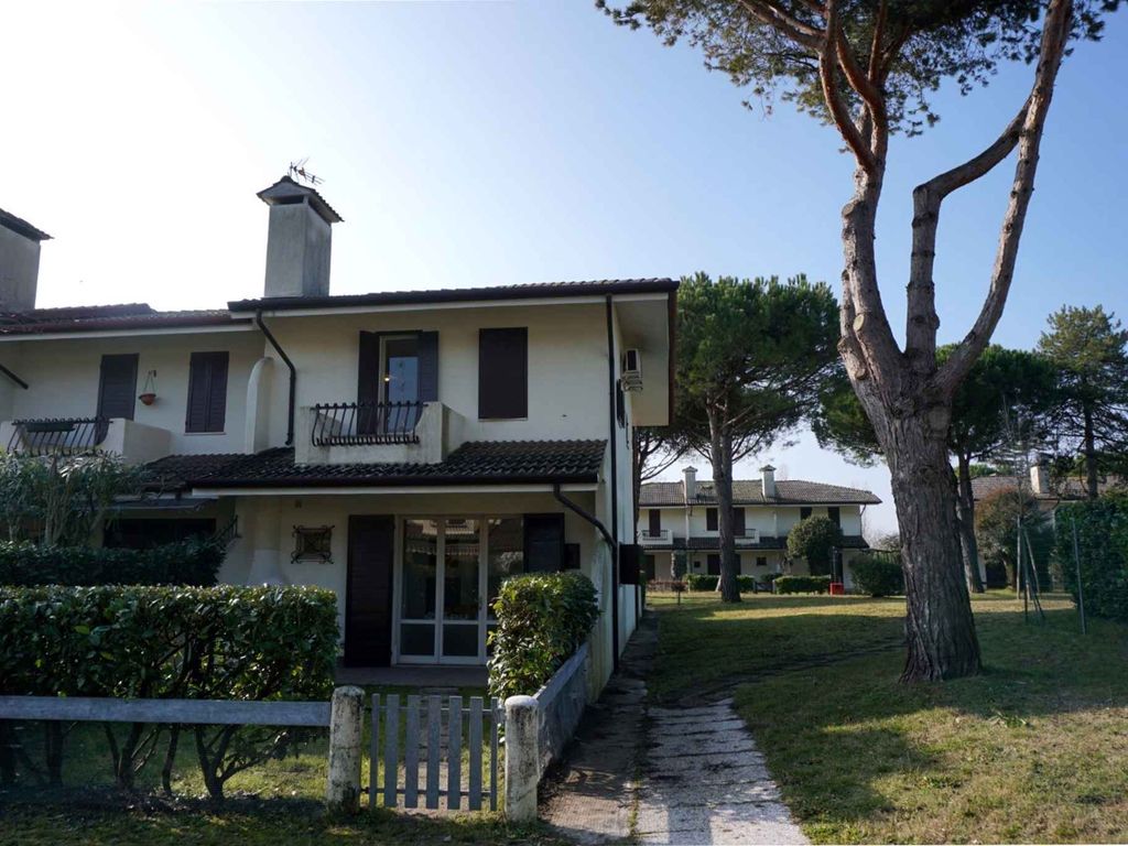 Ferienwohnung Feriendorf mit Schwimmbad und Tennisplatz