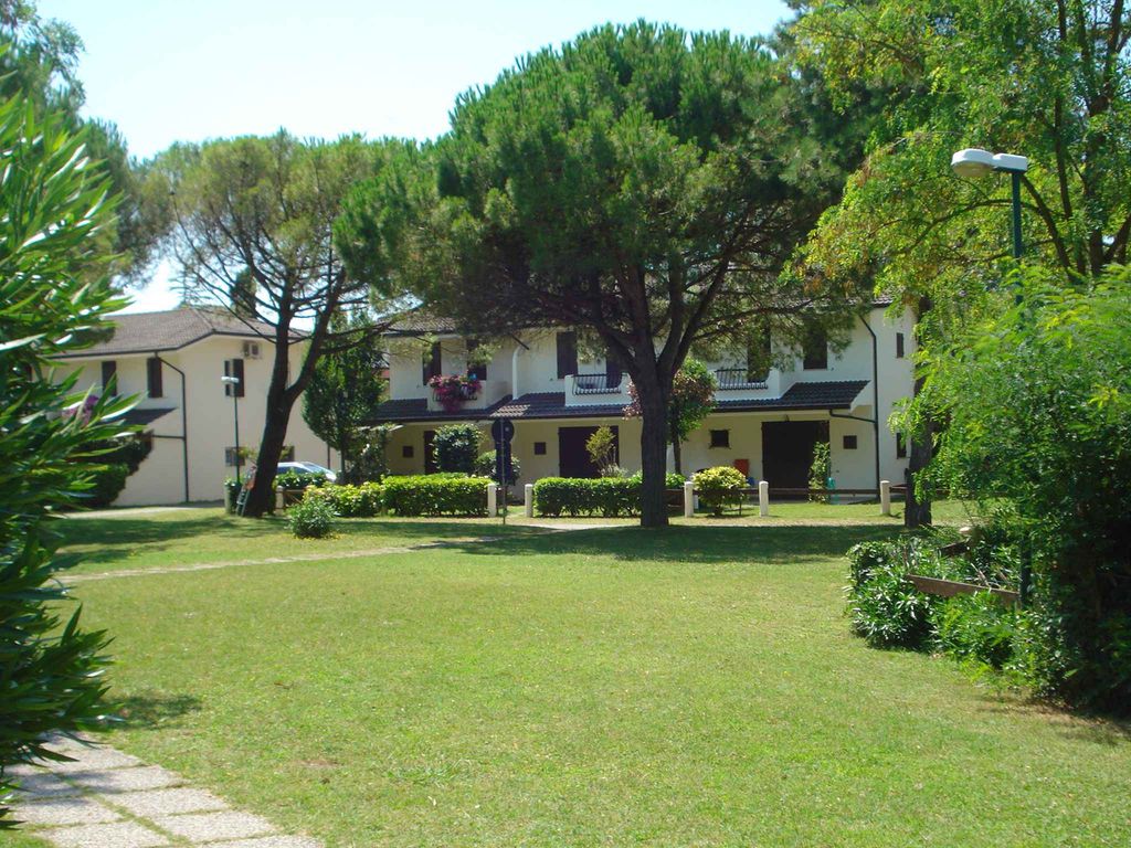 Ferienwohnung Feriendorf mit Schwimmbad und Tennisplatz