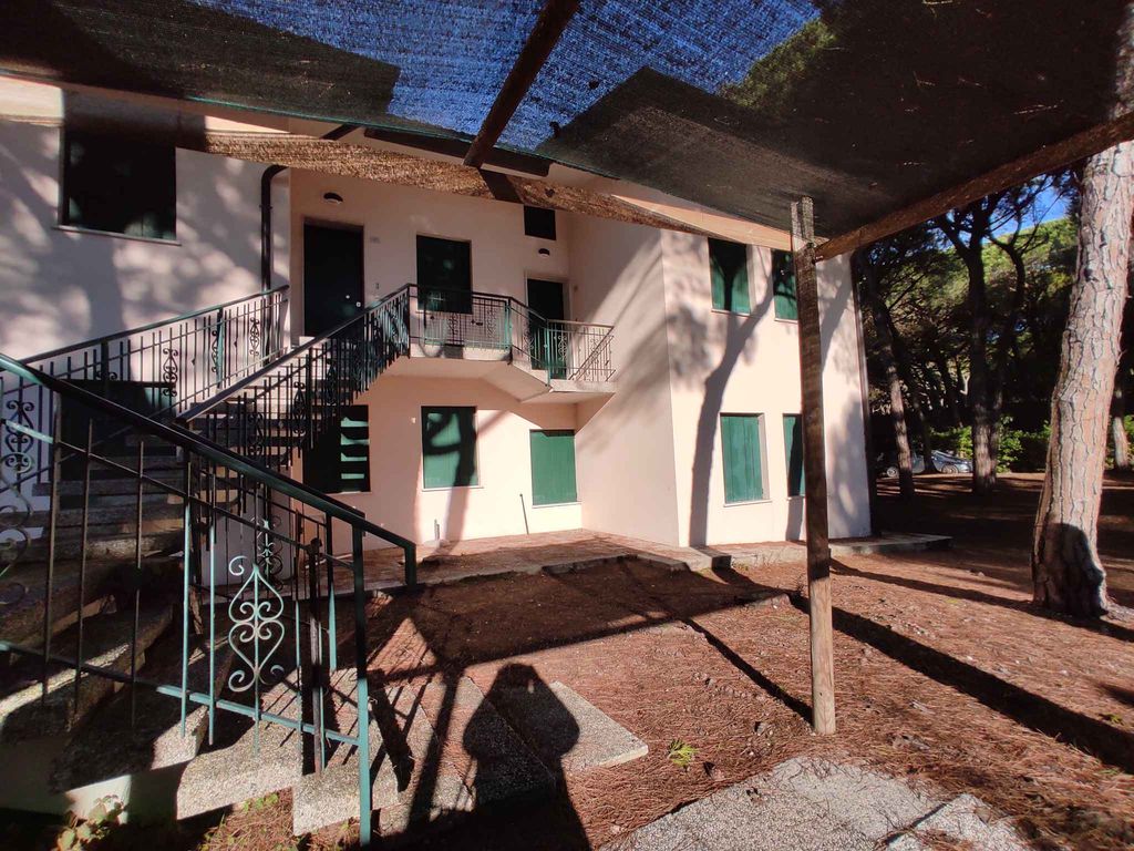 Ferienwohnung in einem Vierfamilienhaus in Pinienwald