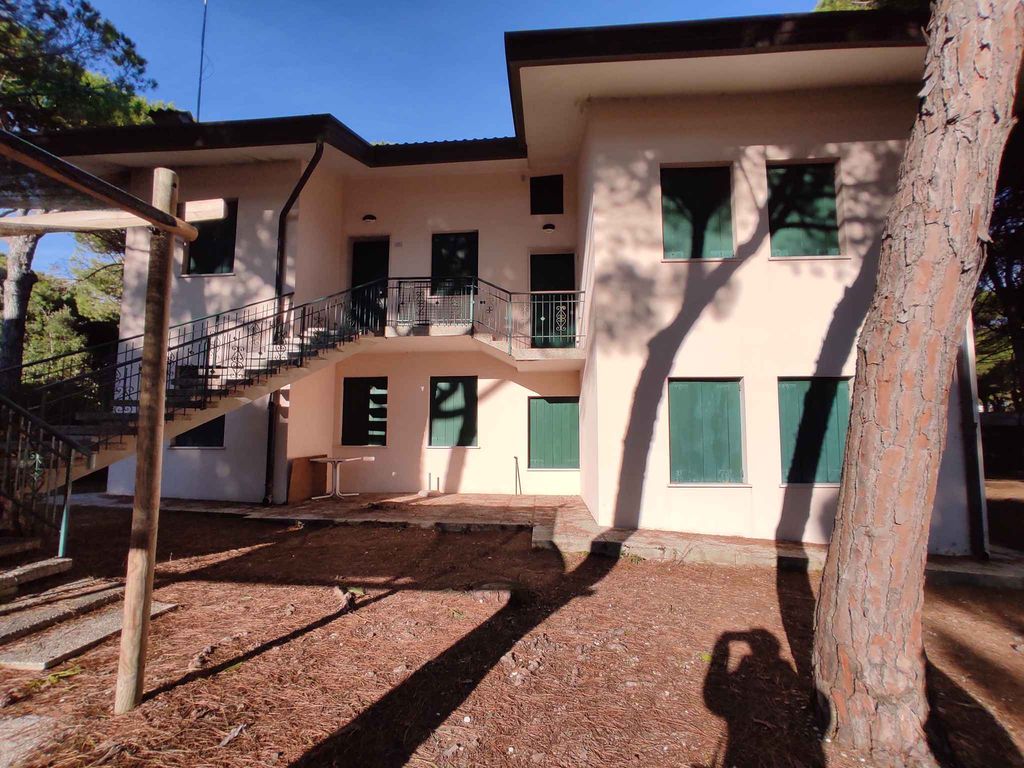 Ferienwohnung in einem Vierfamilienhaus in Pinienwald