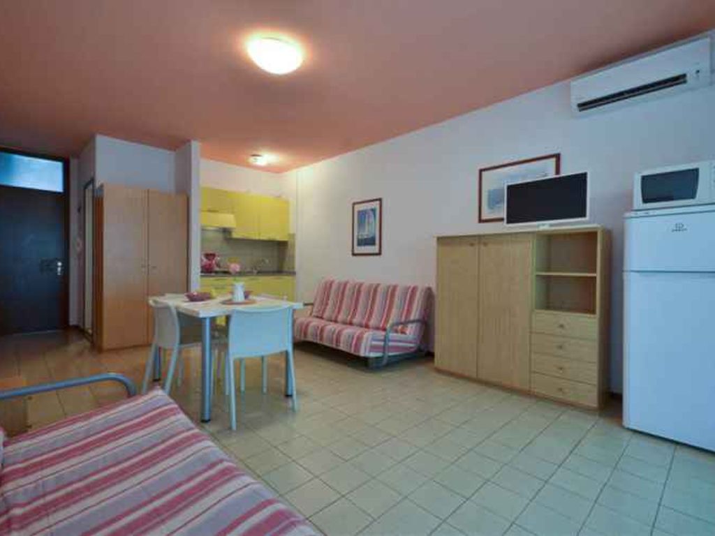 Studio mit Klimaanlage und Balkon