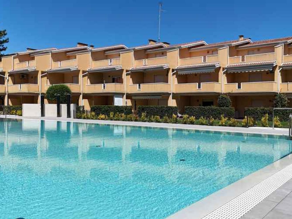 Ferienwohnung mit Klimaanlage, Terrasse und Pool