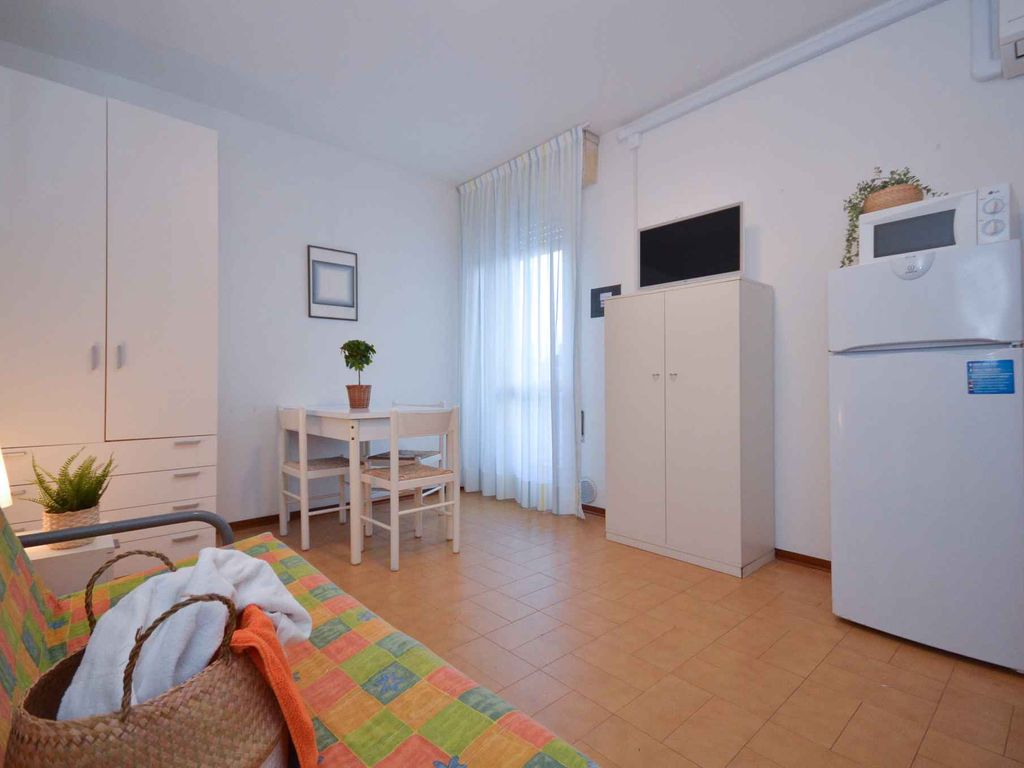 Studio mit Klimaanlage und Balkon