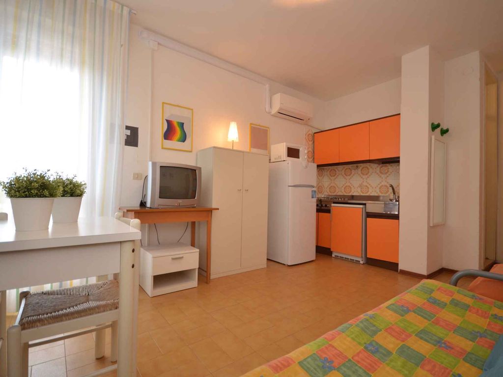 Studio mit Klimaanlage und Balkon