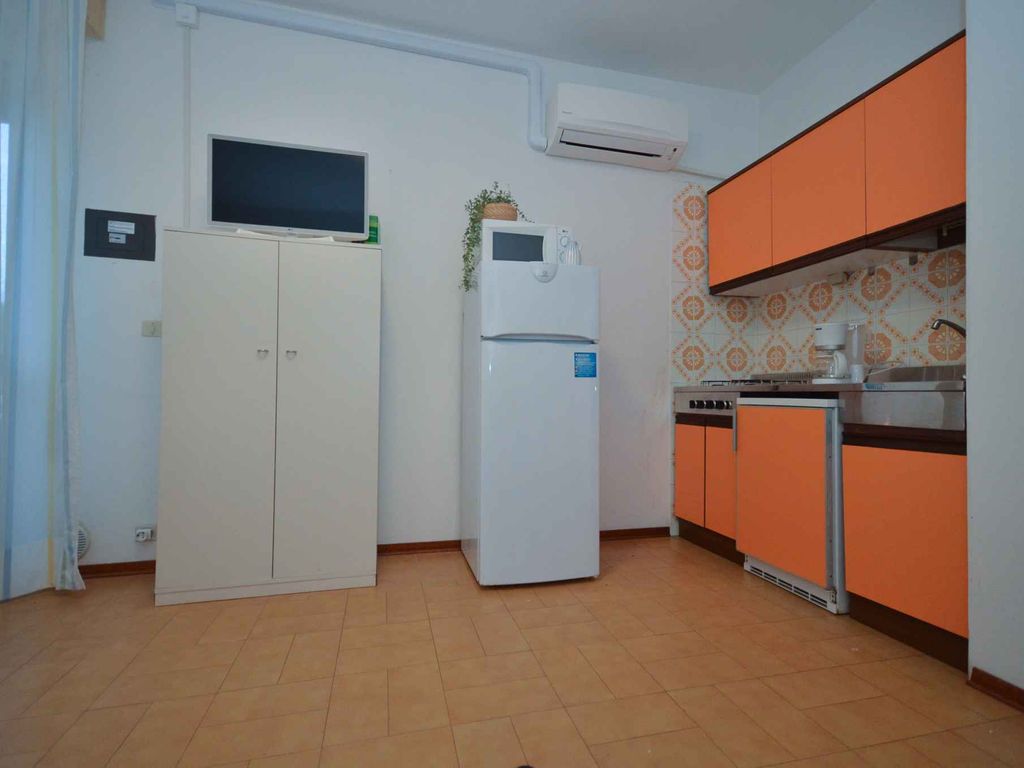 Studio mit Klimaanlage und Balkon