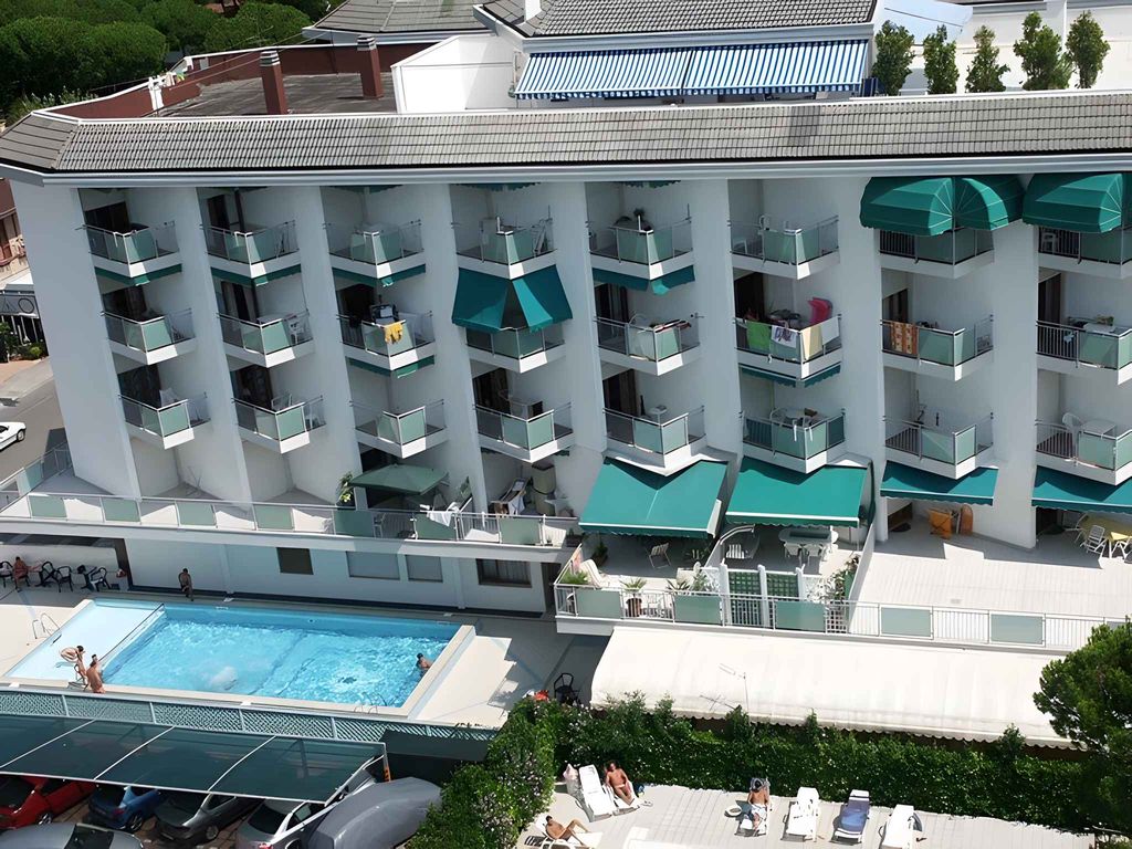 Ferienwohnung mit Balkon und Pool
