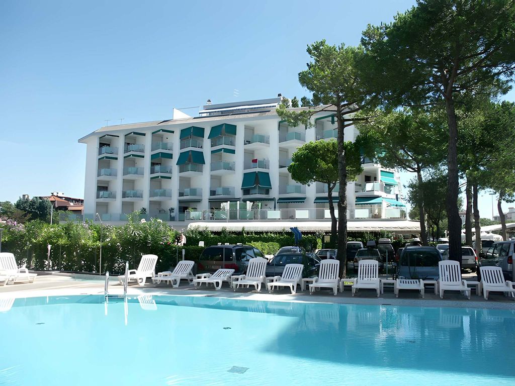 Ferienwohnung mit Balkon und Pool