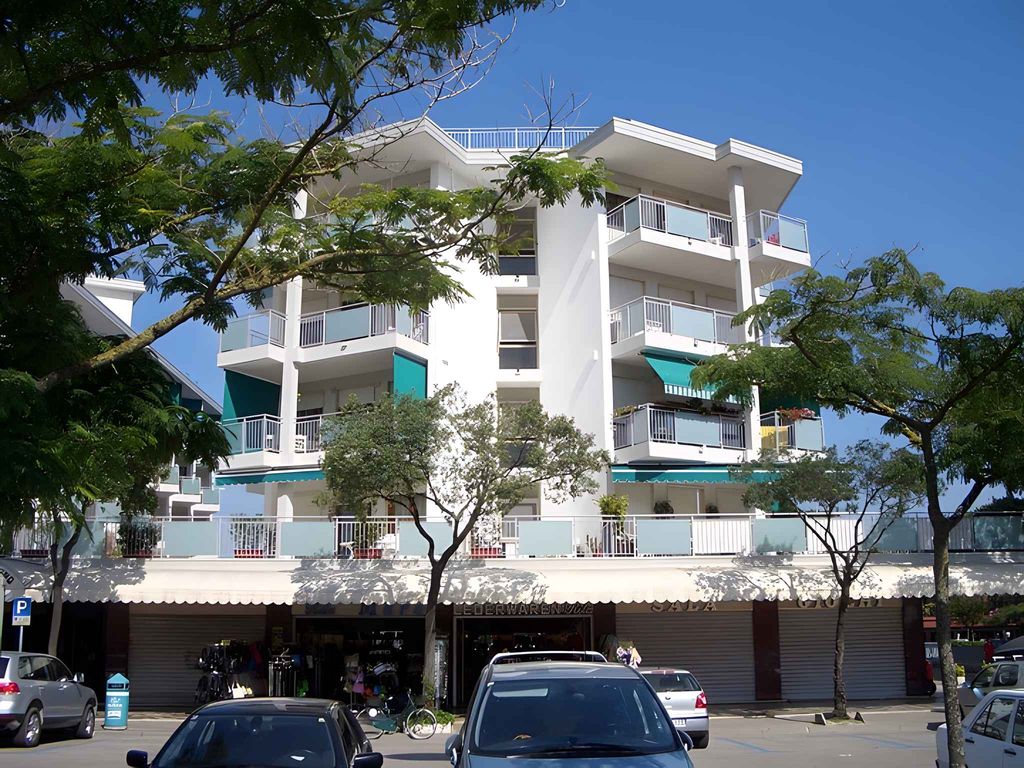 Ferienwohnung mit Balkon und Pool
