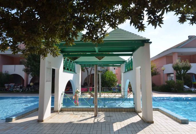 Ferienwohnung mit Klimaanlage, Terrasse, Balkon und Pool – Foto 4