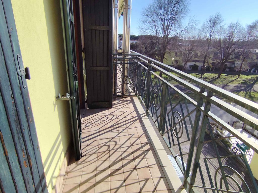Studio mit Klimaanlage und Balkon